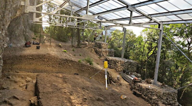 Grotte Mandrin is the only known site to have been home to an intermixed group of Homo sapiens and Homo neanderthalensis.